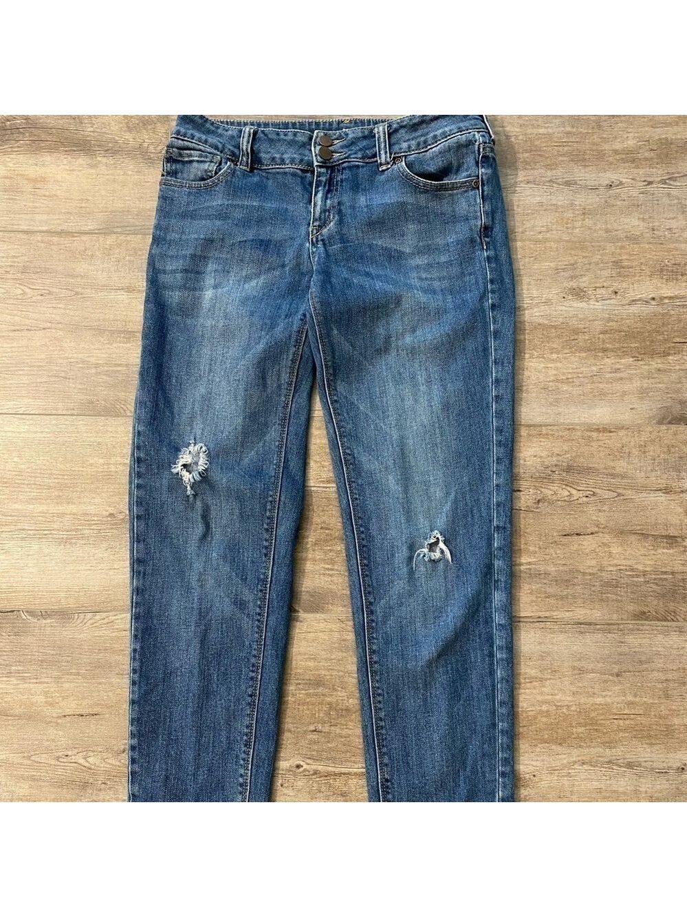 NY&CO | Low Rise Slim Slouch Distressed Denim jeans. Distressing at knee Size 2